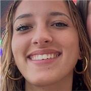 Profesora de inglés para todas las edades más preferible niños pequeños.